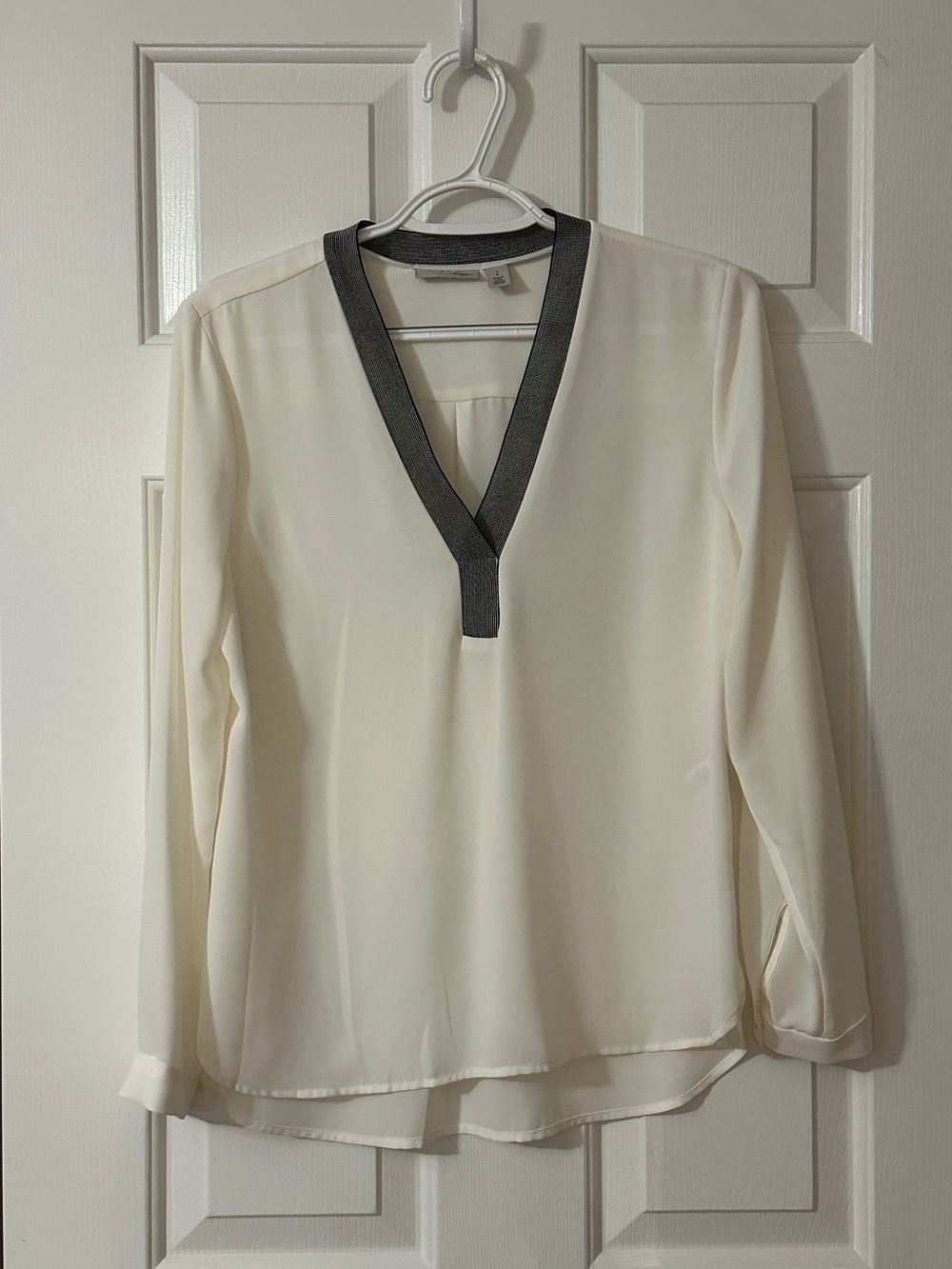 Halogen Ivory V-Neck Sheet Long Sleeve Blouse with Contrast Trim